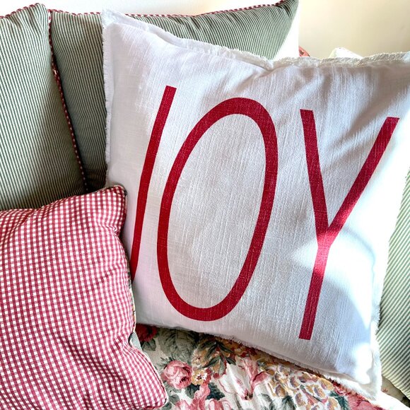 BRING JOY TO YOUR HOME YEAR ROUND!  Best Ever Pillow - Picture 1 of 11